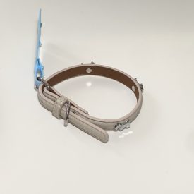   Műbőr nyakörv - kutyás szegecsekkel - 1,5cm x 27-38cm - bézs